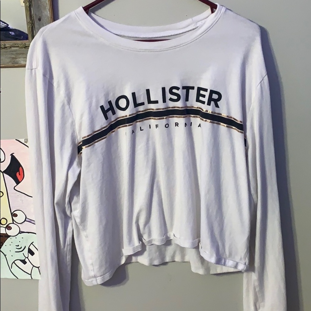 cropped white hollister shirt !!